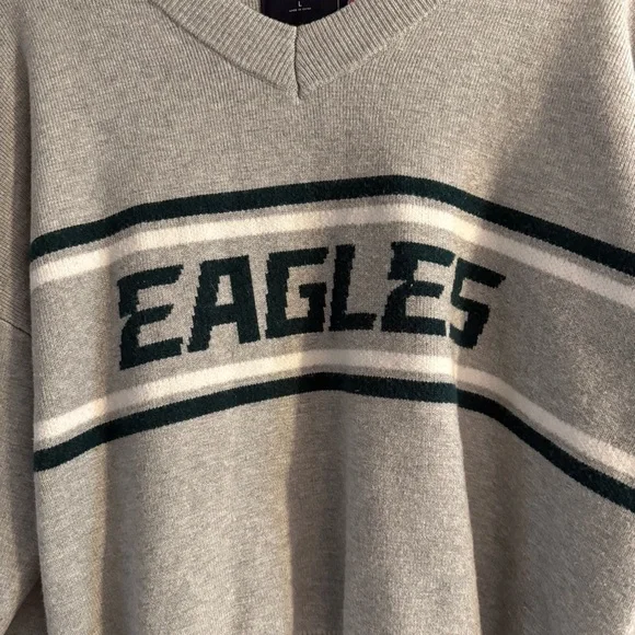 Abercrombie & Fitch Gray V-Neck Sweater with Eagles Design - Picture 5 of 7